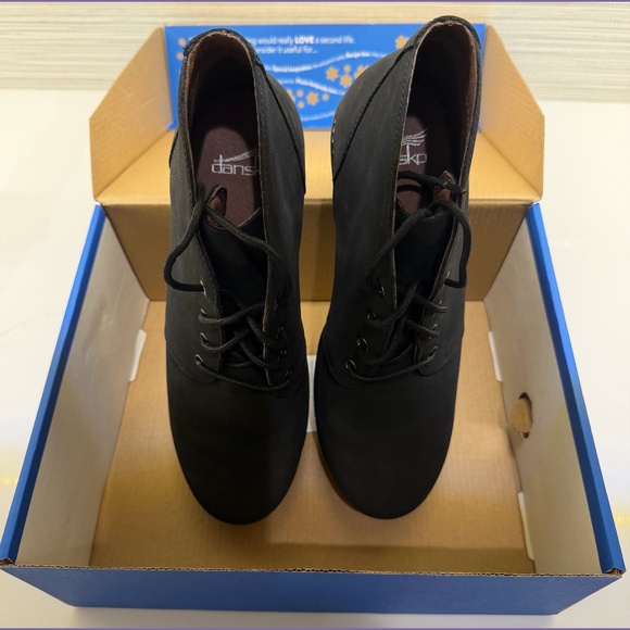 Dansko Meena Milled Nubuck Lace Up Ankle Boot Black - Picture 1 of 6